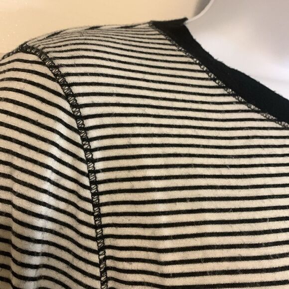 UNIVERSAL THREAD, long sleeve T, XS. Blue stripes, great condition - Picture 2 of 12